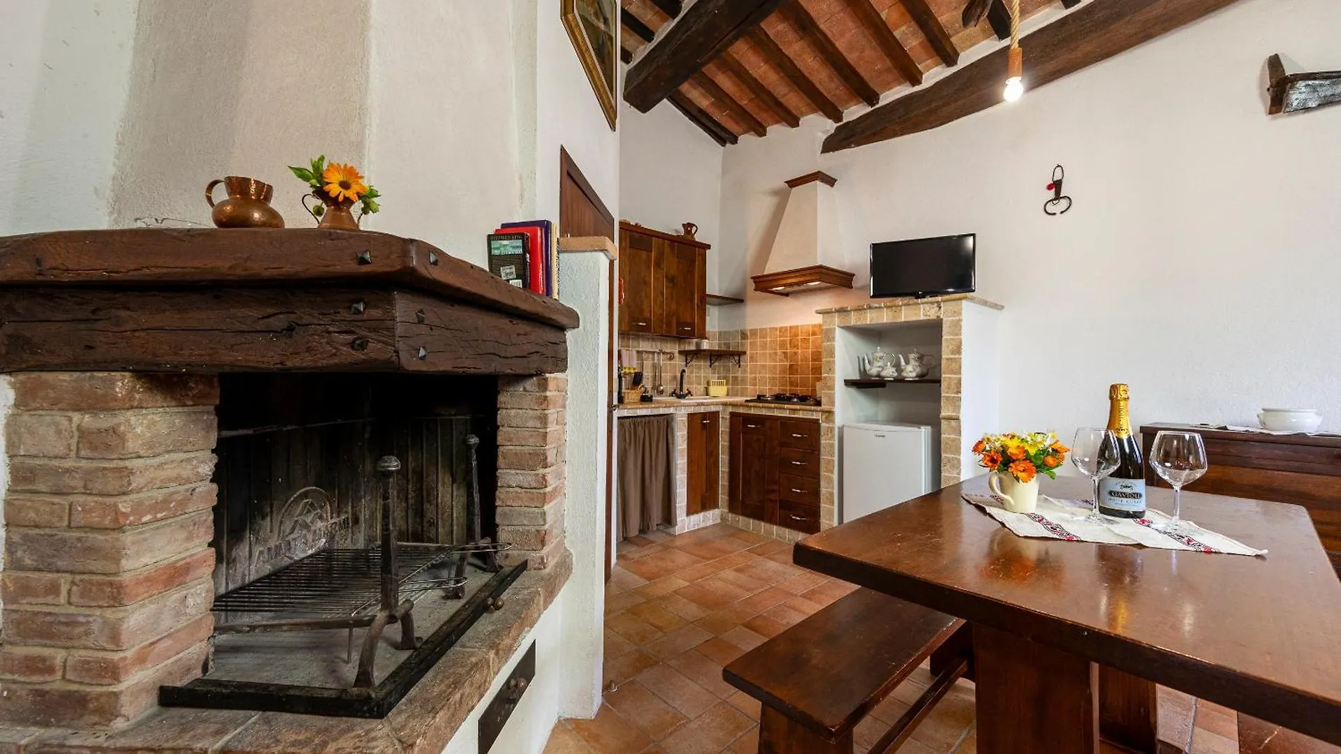 Il Borgo Del Lupo Villa Sarteano Farm stay